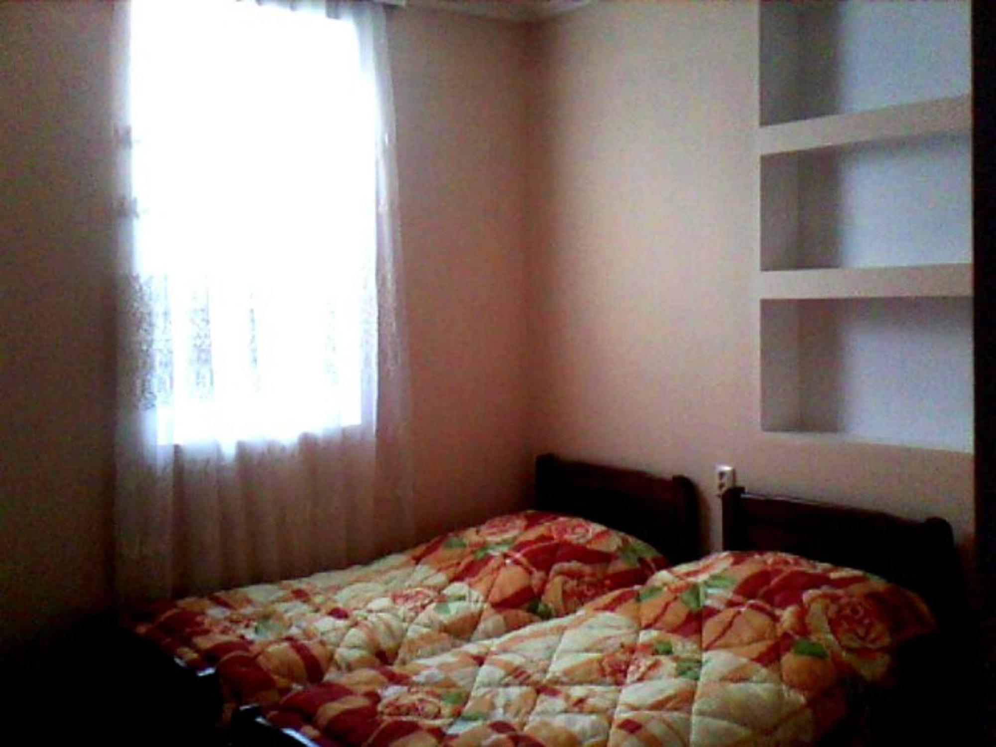 White Guest House Batoemi Buitenkant foto
