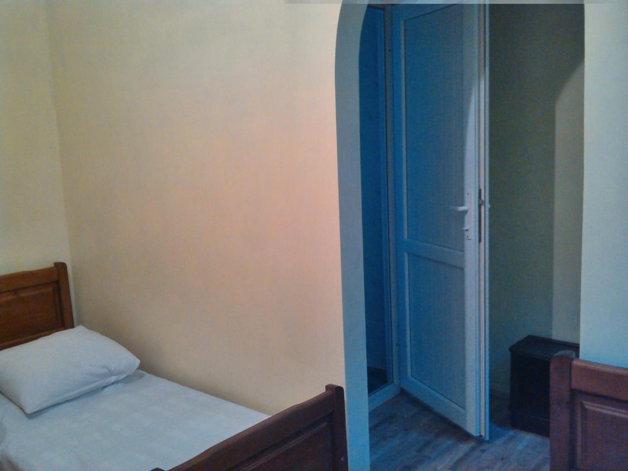 White Guest House Batoemi Buitenkant foto