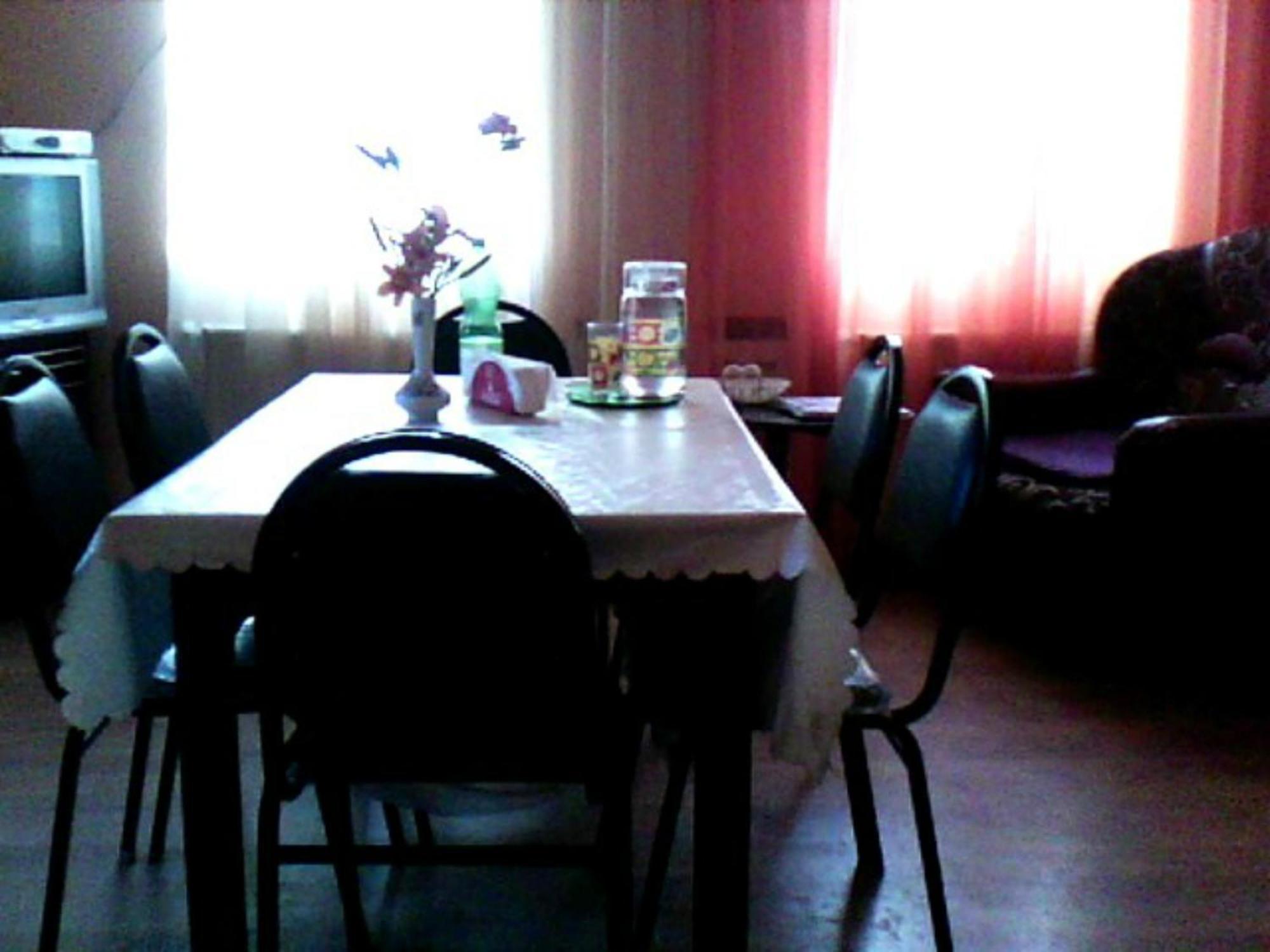 White Guest House Batoemi Buitenkant foto
