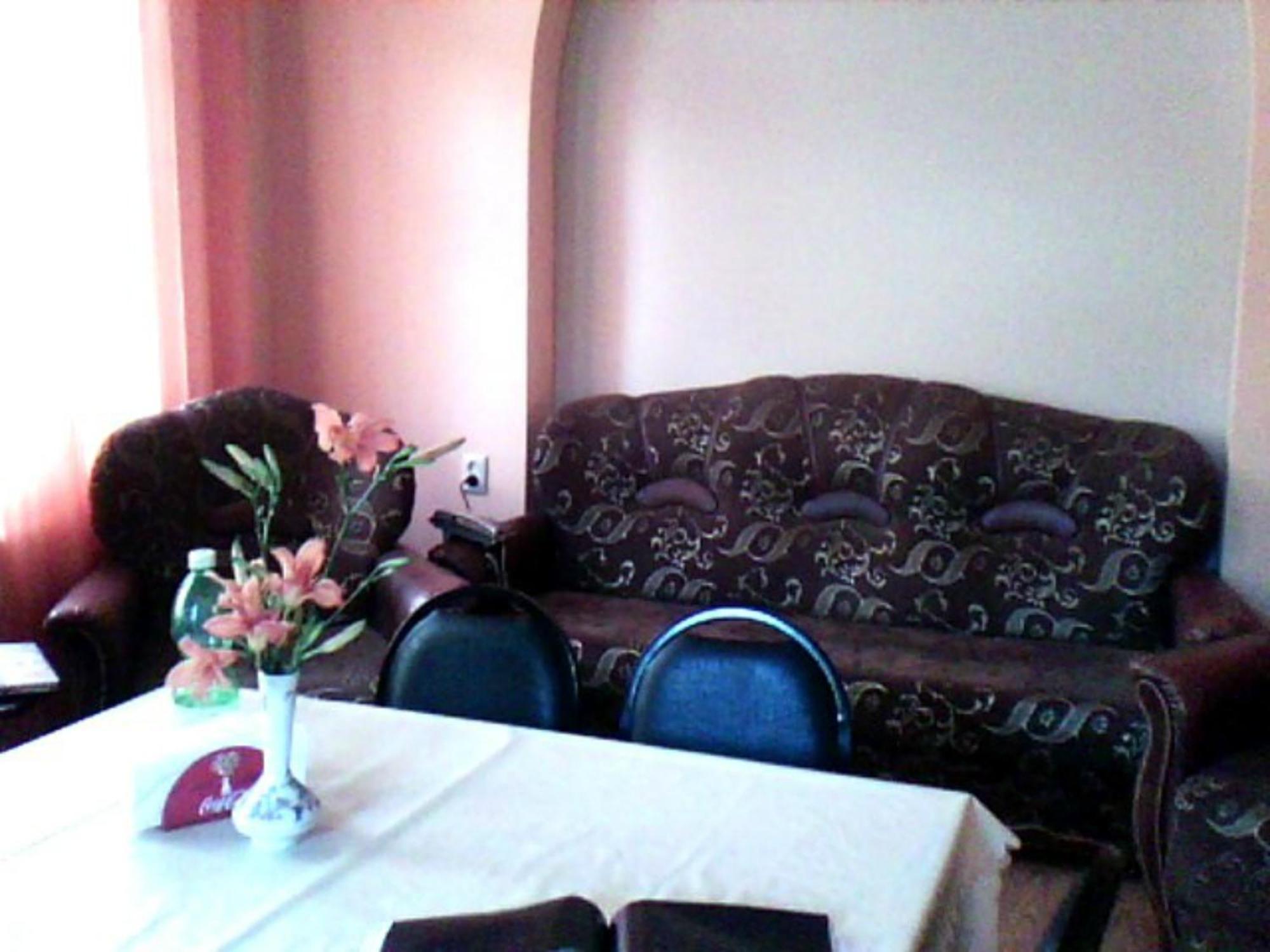 White Guest House Batoemi Buitenkant foto