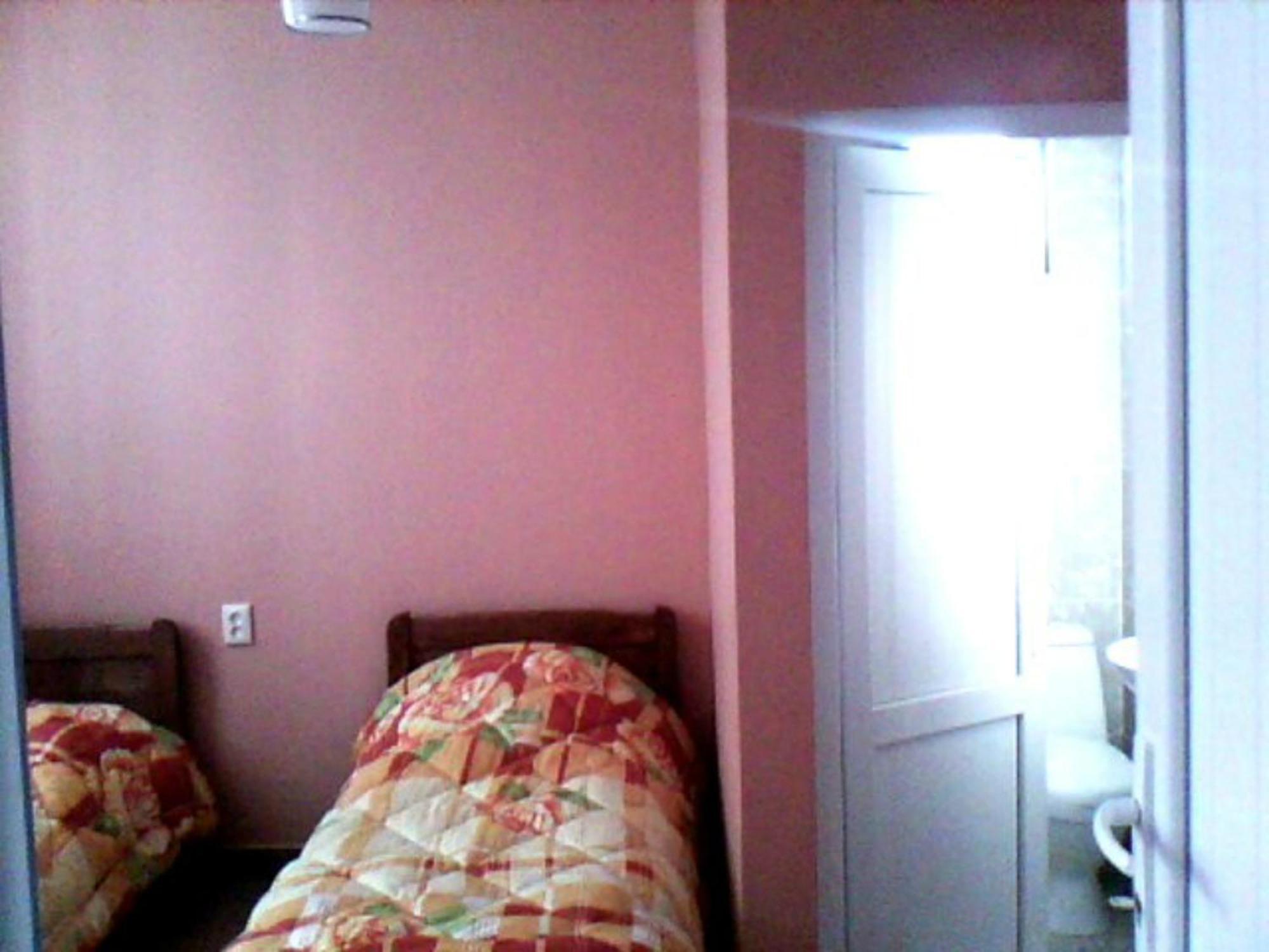 White Guest House Batoemi Buitenkant foto