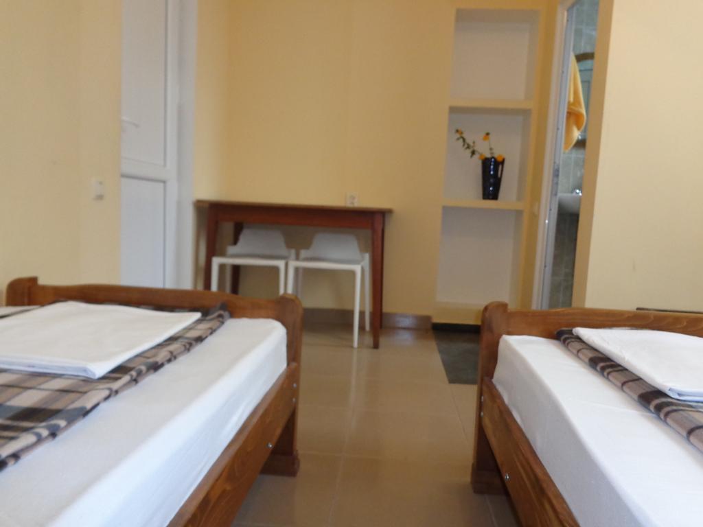 White Guest House Batoemi Kamer foto