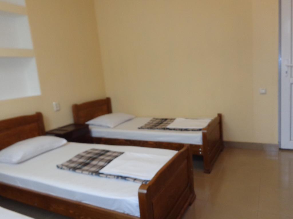 White Guest House Batoemi Kamer foto