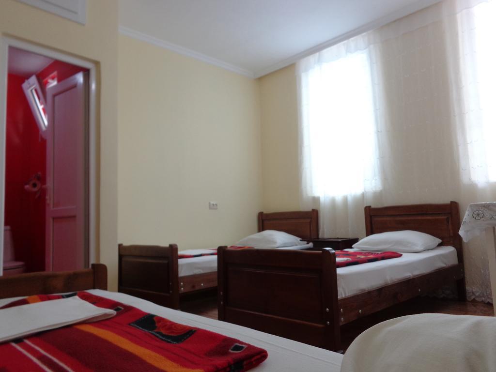 White Guest House Batoemi Kamer foto