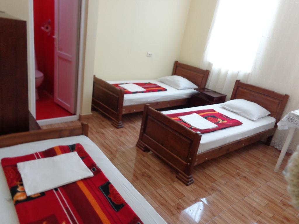 White Guest House Batoemi Kamer foto