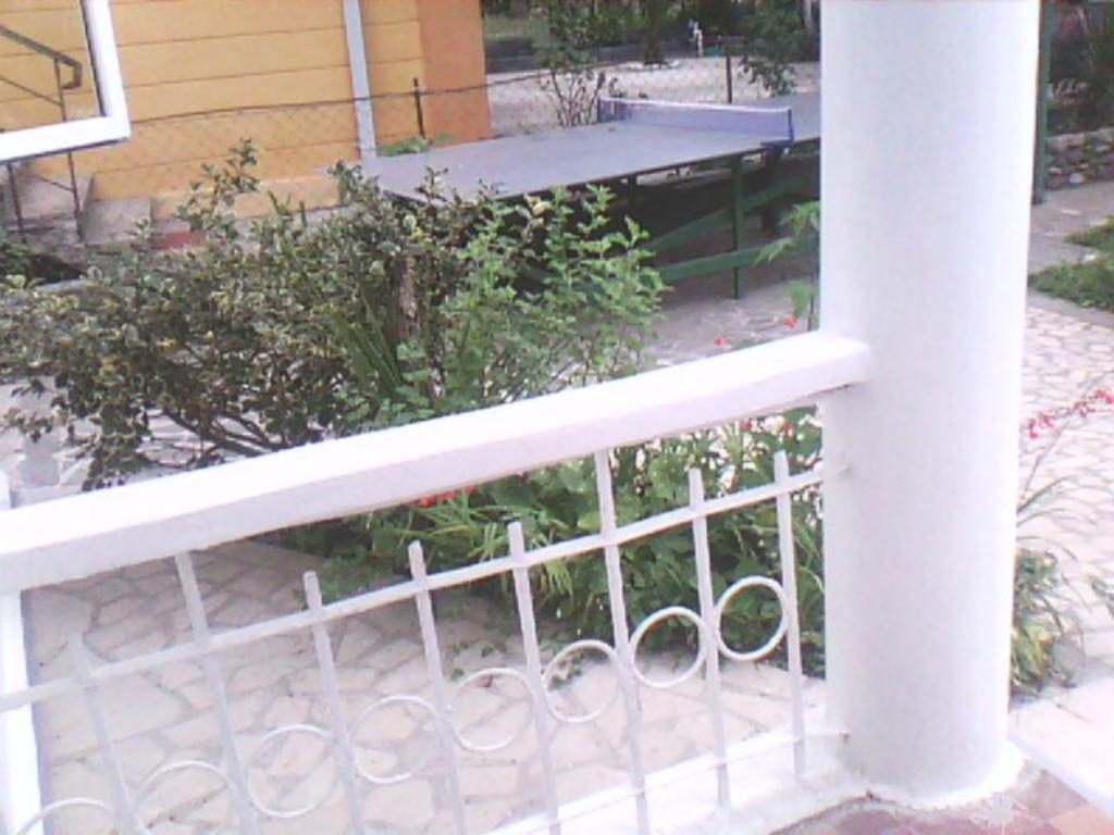 White Guest House Batoemi Kamer foto