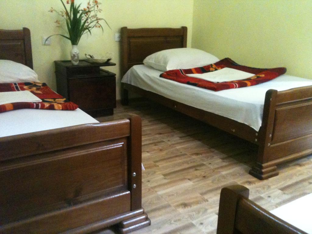 White Guest House Batoemi Kamer foto