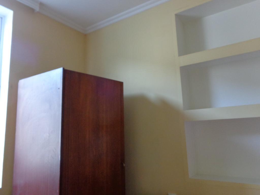 White Guest House Batoemi Buitenkant foto