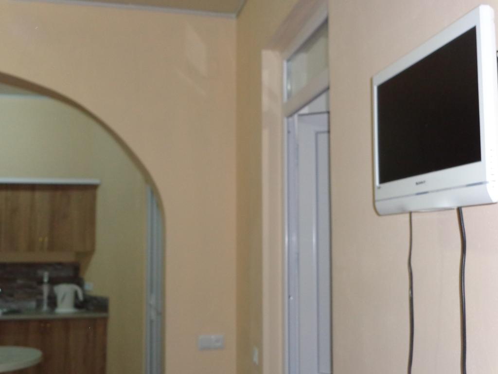 White Guest House Batoemi Buitenkant foto